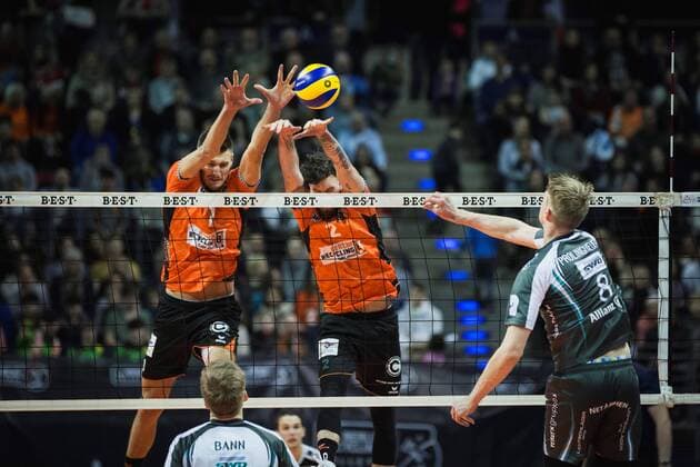 Berlin Germany 14 01 2018 Marvin Prolingheuer Düren 8 against the block from Aleksandar Okolic BR volleys 1 and Steven Marshall BR volleys 2 at the game of volleyball between the Berlin Bundesliga recycling volleys and SWD power volleys Düren