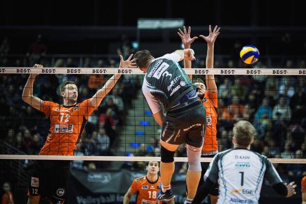 Berlin Germany 14 01 2018 Tim Broshog Düren 3 against the block from Paul Carroll BR volleys 12 and Aleksandar Okolic BR volleys 1 for the game of volleyball between the Berlin Bundesliga recycling volleys and SWD power volleys Düren