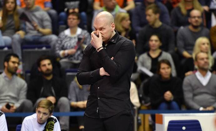 Luke Reynolds coach BR volleys thoughtful BR volleys Berlin SWD powervolleys Düren German volleyball league season 2017 2018 men men men men volleyball Germany Germany Max Schmeling Halle Berlin 14 1 2018