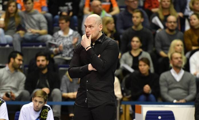Luke Reynolds coach BR volleys thoughtful BR volleys Berlin SWD powervolleys Düren German volleyball league season 2017 2018 men men men men volleyball Germany Germany Max Schmeling Halle Berlin 14 1 2018