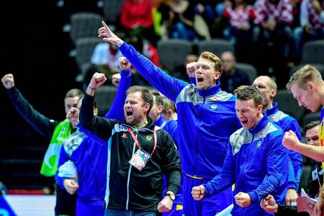 180114 The Swedish bench with head coach Kristjan andresson exults in the handball match between Serbia and Sweden during Handball CHAMPIONSHIPS January 14, 2018 2018 in Split  Copyright: LUDVIGxTHUNMAN BB180114LT017