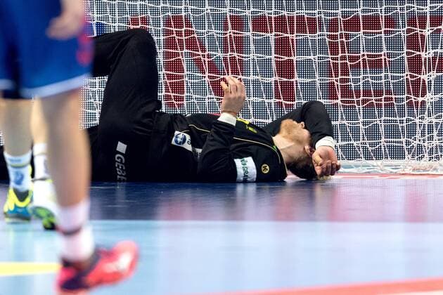 180114 Sveriges malvakt Mikael Appelgren grimaces after a shot in the head during the handball match between Serbia and Sweden during Handball CHAMPIONSHIPS January 14, 2018 2018 in Split  Copyright: LUDVIGxTHUNMAN BB180114LT021