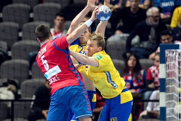180114 Sweden s Albin Lagergren and Max Darj stop Serbia s Zarko Sesum during handball match between Serbia and Sweden during Handball CHAMPIONSHIPS January 14, 2018 2018 in Split  Copyright: LUDVIGxTHUNMAN BB180114LT030