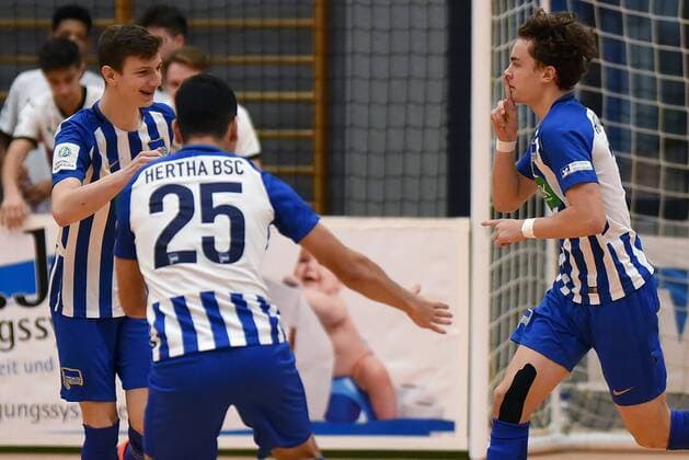 Goal celebration of the goal scorers Ruwen Walsh Hertha BSC Germany Gaildorf sports youth soccer indoor soccer tournament youth Euro Cup 2018 on 14 01 2018 Sports Hall