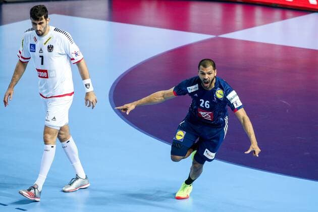 HANDBALL - EHF EURO 2018, AUT vs FRA POREC,CROATIA,14.JAN.18 - HANDBALL - EHF European Championship EM Europameisterschaft group stage, Austria vs France. Image shows Janko Bozovic (AUT) and the rejoicing of Nicolas Claire (FRA). GEPAxpictures xMaticxKlansek
