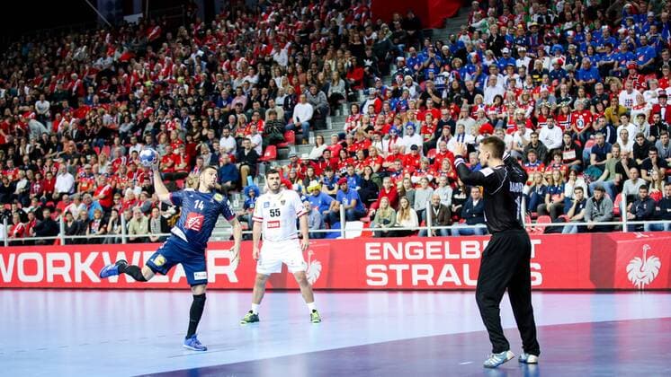 HANDBALL - EHF EURO 2018, AUT vs FRA POREC,CROATIA,14.JAN.18 - HANDBALL - EHF European Championship EM Europameisterschaft group stage, Austria vs France. Image shows Kentin Mahe (FRA) and Thomas Bauer (AUT). GEPAxpictures xMaticxKlansek