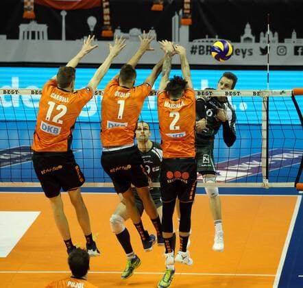GER 1 VBL BR VOLLEYS VS Düren 14 01 2018 Max Schmeling Halle Berlin GER 1 VBL BR VOLLEYS VS Düren in the image of Paul Carroll BR volleys 12 Aleksander Okolic BR volleys 1 Steven Marshall BR volleys 2 Karli Allik Düren 6 nordphotox xEngler nph00076