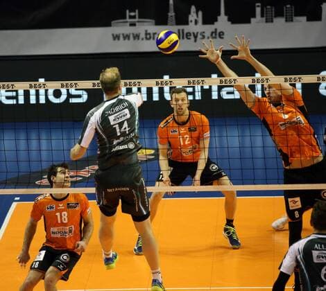GER 1 VBL BR VOLLEYS VS Düren 14 01 2018 Max Schmeling Halle Berlin GER 1 VBL BR VOLLEYS VS Düren in the picture of Pierre Pujol BR volleys 18 Paul Carroll BR volleys 12 Graham Vigrass BR volleys 8 Jaromir Zachrich Düren 14 nordphotox xEngler nph00076