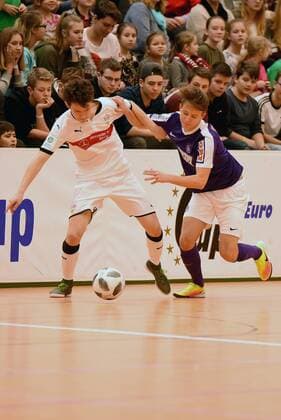 Quarter-final 1 FK Austria Vienna 0 VfB Stuttgart 3 Jordan Meyer VfB Stuttgart Luca Edelhofer FK Austria Vienna Germany Gaildorf sports youth soccer indoor soccer tournament youth Euro Cup 2018 on 14 01 2018 Sports Hall