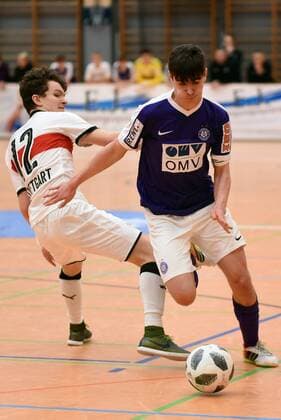 Quarter-final 1 FK Austria Vienna 0 VfB Stuttgart 3 Jordan Meyer VfB Stuttgart Mateo Tadic FK Austria Vienna Germany Gaildorf sports youth soccer indoor soccer tournament youth Euro Cup 2018 on 14 01 2018 Sports Hall