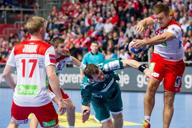 HANDBALL - EHF EURO 2018, NOR vs BLR POREC,CROATIA,14.JAN.18 - HANDBALL - EHF European Championship EM Europameisterschaft group stage, Norway vs Belarus. Image shows Siarhei Shylovich (BLR) and Bjarte Myrhol (NOR). GEPAxpictures xMaticxKlansek