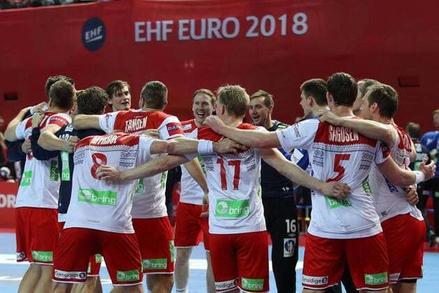HANDBALL - EHF EURO 2018, NOR vs BLR POREC,CROATIA,14.JAN.18 - HANDBALL - EHF European Championship EM Europameisterschaft group stage, Norway vs Belarus. Image shows the rejoicing of of team NOR. GEPAxpictures xMaticxKlansek