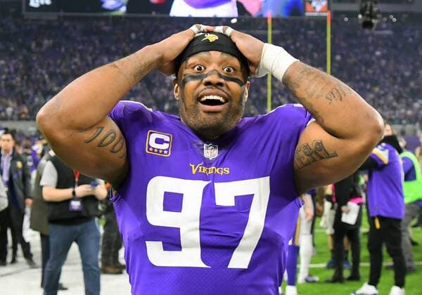 Themen der Woche - SPORT Bilder des Tages - SPORT MINNEAPOLIS, MN - JANUARY 14: Minnesota Vikings defensive end Everson Griffen (97) reacts to a last second Viking victory after a NFC Divisional Playoff game between the Minnesota Vikings and New Orleans Saints on January 14, 2018 at U.S. Bank Stadium in Minneapolis, MN. The Vikings defeated the Saints 29-24 to advance to the NFC Championship Game.(Photo by Nick Wosika Icon Sportswire) NFL American Football Herren USA JAN 14 NFC Divisional Playoff Ð Saints at Vikings Icon18011421 EDITORIAL USE ONLY