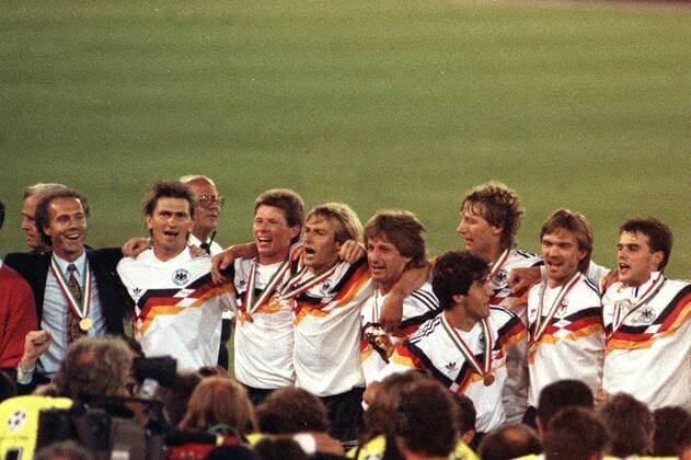 SQUADRA, FRANZ BECKENBAUER, KLAUS AUGENTHALER, STEFAN REUTER, JURGEN KLINSMANN, FRANK MILL, GUIDO BUCHWALD, RAIMOND AUMANN, THOMAS BERTHOLD, KARLHEINZ RIEDLE MONDIALI ITALIA 1990 GERMANIA OVEST-ARGENTINA 1-0 FINALE