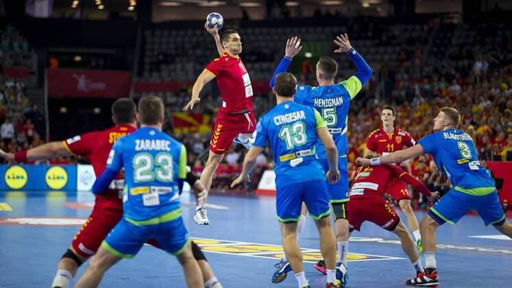 Kiril Lazarov Nr 7 Macedonia against Nik Henigman Nr 5 Slovenia Macedonia Slovenia preliminary handball EHF euro 2018 13 01 18 Zagreb Croatia Zagreb arena Copyright: xAgentur54Gradx xFelixxKoenigx