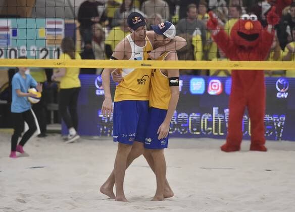 Robert Meeuwsen (left) and Alexandr Brouwer of Netherlands celebrate after winning the men Beach volleyball Beachvolleyball CEV European Championship EM Europameisterschaft Tour Masters final match against Poland in Pelhrimov, Czech Republic, Sunday, January 14, 2018. (CTKxPhoto LubosxPavlicek) CTKPhotoP201801140646101  PAV 16