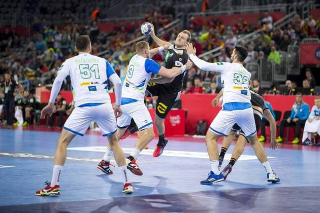 Julius Kuehn Nr 35 Germany against Borut Mackovsek Nr 51 Slovenia Blaz Blagotinsek Nr 3 Slovenia and Igor Zabic No. 33 Slovenia Slovenia Germany preliminary handball EHF euro 2018 15 01 18 Zagreb Croatia Zagreb arena Copyright: xAgentur54Gradx xFelixxKoenigx