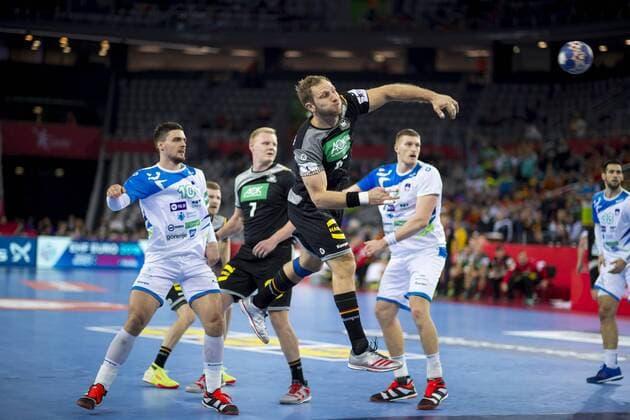 Steffen Weinhold Nr 17 Germany goes to Gregory Potocnik Nr 10 Slovenia and Blaz Blagotinsek Nr 3 Slovenia past Slovenia Germany preliminary handball EHF euro 2018 15 01 18 Zagreb Croatia Zagreb arena Copyright: xAgentur54Gradx xFelixxKoenigx