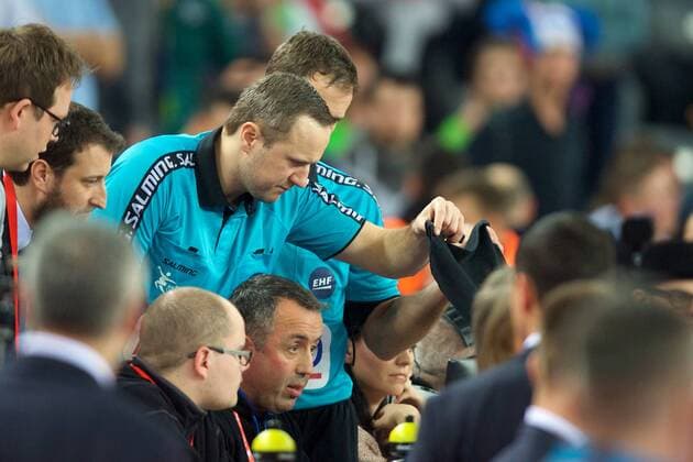 Handball Zagreb 15 01 2018 Championship men s men euro Championships preliminary round Slovenia SLO Germany GER referee Mindaugas Gatelis LTU and Vaidas Mazeika LTU at the video evidence video evidence decision
