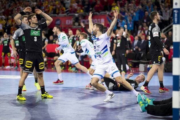 Blaz Hataro Nr 8 Slovenia is pleased about the supposedly last goal of the game to the 25 24 Philipp Weber Nr 20 Germany Uwe of Gali No. 3 Germany and Hendrik Pekeler N13 are Germany crushed Slovenia Germany preliminary handball EHF euro 2018 15 01 18 Zagreb Croatia Zagreb arena Copyright: xAgentur54Gradx xFelixxKoenigx