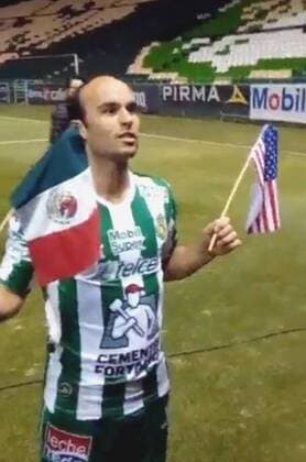 FC Leon Neuzugang Landon Donovan gegen Mauer zwischen USA und Mexiko January 15, 2018 - EUM20180115DEP09.JPG.LEON, Gto., SoccerFutbol-Leon Donovan.- El futbolista estadounidense Landon Donovan es presentado como refuerzo del Club Leon, el lunes 15 de enero de 2018 en la casa de los esmeraldas. Imagen: Agencia EL UNIVERSALAlberto CarreraEVZ Latin News: January 15, 2018  - ZUMAu78_ 20180115_zaf_u78_066 Copyright: xElxUniversalx
