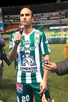 FC Leon Neuzugang Landon Donovan gegen Mauer zwischen USA und Mexiko January 15, 2018 - EUM20180115DEP10.JPG.LEON, Gto., SoccerFutbol-Leon Donovan.- El futbolista estadounidense Landon Donovan es presentado como refuerzo del Club Leon, el lunes 15 de enero de 2018 en la casa de los esmeraldas. Imagen: Agencia EL UNIVERSALAlberto CarreraEVZ Latin News: January 15, 2018  - ZUMAu78_ 20180115_zaf_u78_067 Copyright: xElxUniversalx