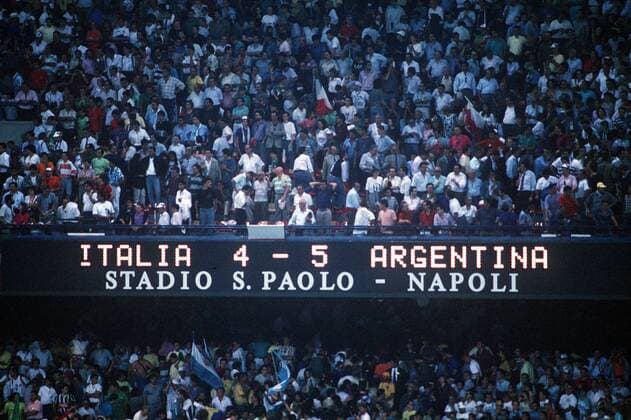1 Jahr bis WM 2022: Historie, Stadien und Architektur STADIO SAN PAOLO TABELLONE CON RISULTATO FINALE PARTITA ITALIA-ARGENTINA 4-5 CAMPIONATI MONDIALI ITALIA 1990 ITALIA-ARGENTINA 3-4 DR
