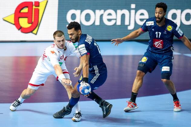 HANDBALL - EHF EURO 2018, FRA vs BLR POREC,CROATIA,16.JAN.18 - HANDBALL - EHF European Championship EM Europameisterschaft group stage, France vs Belarus. Image shows Artsem Karalek (BLR), Adrien Dipanda (FRA) and Timothey NÕGuessan (FRA). GEPAxpictures xMaticxKlansek