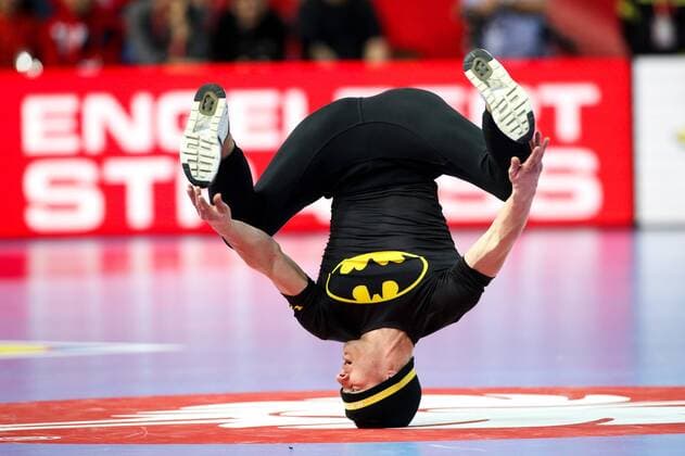 Bilder des Tages - SPORT HANDBALL - EHF EURO 2018, FRA vs BLR POREC,CROATIA,16.JAN.18 - HANDBALL - EHF European Championship EM Europameisterschaft group stage, France vs Belarus. Image shows a dancer. GEPAxpictures xMaticxKlansek