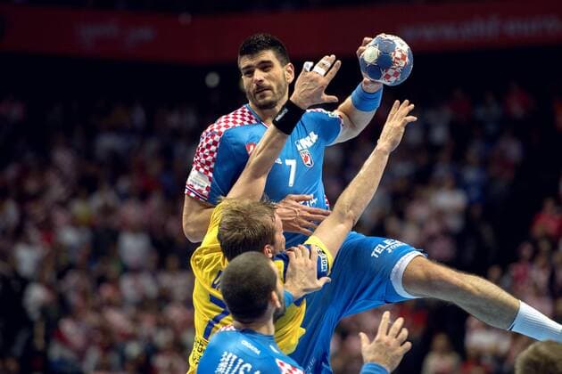 180116 Croatia s Luka Stepancic and Sweden s Max Darj during handball match between Croatia and Sweden during Handball CHAMPIONSHIPS on 16 January 2018 2018 in Split  Copyright: LUDVIGxTHUNMAN BB180116LT026