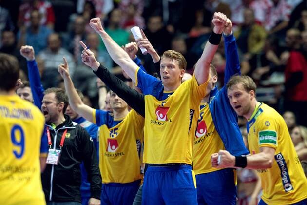 180116 Sweden s Hampus Wanne and Simon J cheering pa bench during handball match between Croatia and Sweden during Handball CHAMPIONSHIPS on 16 January 2018 2018 in Split  Copyright: LUDVIGxTHUNMAN BB180116LT056