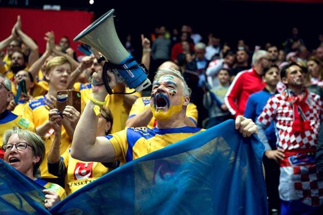 180116 The Swedish fans cheering after the handball match between Croatia and Sweden during Handball CHAMPIONSHIPS on 16 January 2018 2018 in Split  Copyright: LUDVIGxTHUNMAN BB180116LT068