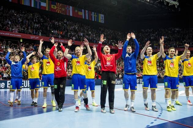 180116 Sweden s players rejoice after winning the handball match between Croatia and Sweden during Handball CHAMPIONSHIPS on 16 January 2018 2018 in Split  Copyright: LUDVIGxTHUNMAN BB180116LT070
