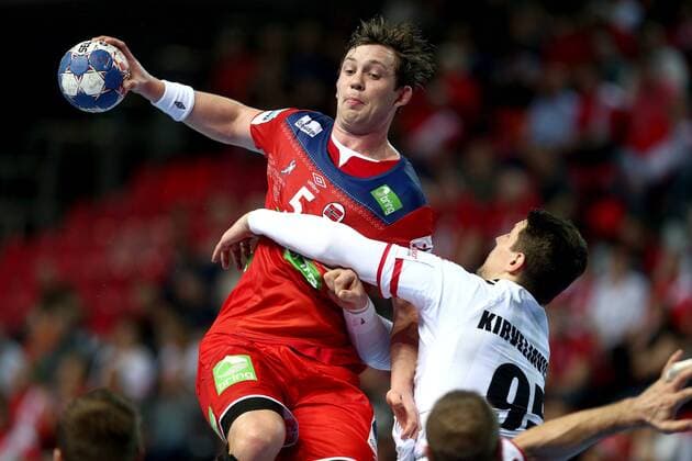 (180117) -- POREC, Jan. 17, 2018 -- Sander Sagosen (L) of Norway competes during the group B match between Norway and Austria at the 2018 Men s EHF European Handball Championship in Porec, Croatia, on Jan. 16, 2018. Norway won 39-28. ) (SP)CROATIA-POREC-HANDBALL-EHF EURO 2018-NOR VS AUT IgorxKralj 