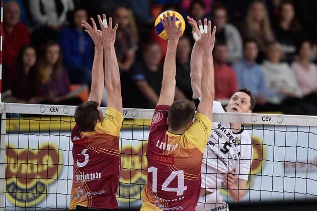L-R Jan Galabov and Libor Leikep of Liberec and Toncek Stern of Verona in action during the CEV Volleyball Champions League, round of sixteen, match Dukla Liberec vs Calzedonia Verona, played in Liberec, Czech Republic, on Wednesday, January 17, 2018. (CTKxPhoto RadekxPetrasek) CTKPhotoP201801171003101  PER 4