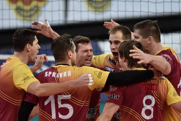 Liberec players celebrate winning the first set during the CEV Volleyball Champions League, round of sixteen, match Dukla Liberec vs Calzedonia Verona, played in Liberec, Czech Republic, on Wednesday, January 17, 2018. (CTKxPhoto RadekxPetrasek) CTKPhotoP201801171003301  PER 5