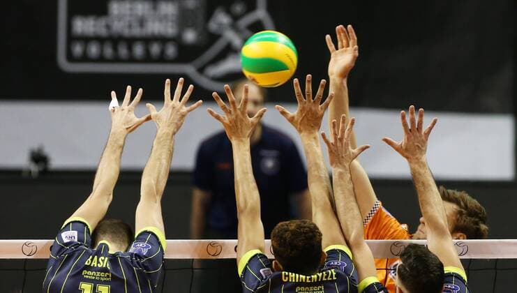 feature poor game ball back Robert Kromm sports volleyball CEV CL Champions League men s season 2017 2018 17 01 2018 BR volleys Berlin BRV vs spacers Toulouse