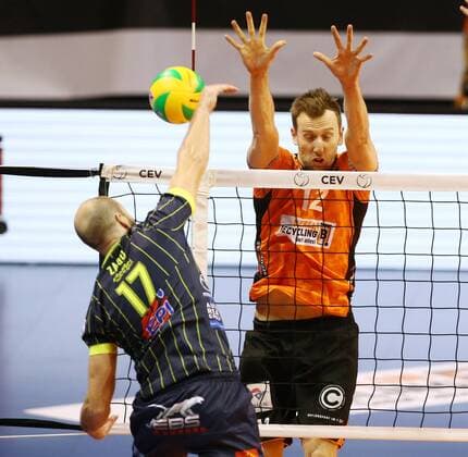 Diogenes Zagonel in attack Paul Carroll sports volleyball CEV CL Champions League men s season 2017 2018 17 01 2018 BR volleys Berlin BRV vs spacers Toulouse