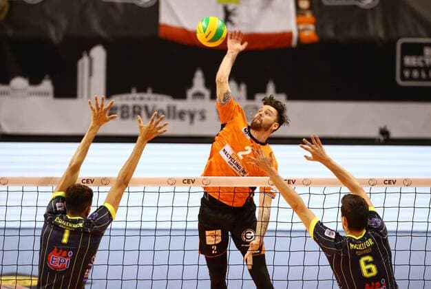 Steven Marshall in the attack of Barthelemy Chinenyeze Ryan Nickifor sport volleyball CEV CL Champions League men s season 2017 2018 17 01 2018 BR volleys Berlin BRV vs spacers Toulouse
