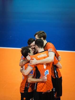 Berlin Germany 17 01 2018 Pierre Pujol BR volleys 18 Steven Marshall BR volleys 2 Graham Vigrass BR volleys 8 and Robert Kromm BR volleys 3 cheering at the game of the CEV volleyball Champions League group A between the Berlin recycling volleys and spacer s Toulouse VB