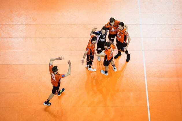 Berlin Germany 17 01 2018 jubilation v li Paul Carroll BR volleys 12 Steven Marshall BR volleys 2 Robert Kromm BR volleys 3 Pierre Pujol BR volleys 18 Robert Kromm BR volleys 3 Graham Vigrass BR volleys 8 playing the CEV volleyball Champions League group A between the Berlin recycling full YS and spacer s Toulouse VB