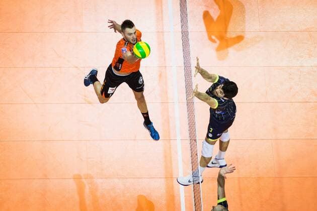 Berlin Germany 17 01 2018 Aleksandar Okolic BR volleys 1 against the block from Nicolas Burel Toulouse 3 playing the CEV volleyball Champions League group A between the Berlin recycling volleys and spacer s Toulouse VB