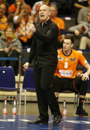 Coach Luke Reynolds firing jubilantly frame cut out action sports volleyball CEV CL Champions League men s season 2017 2018 17 01 2018 BR volleys Berlin BRV vs spacers Toulouse