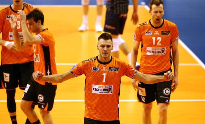 Aleksandar Okolic joy emotion jubilant Cheers to set profit sport volleyball CEV CL Champions League men s season 2017 2018 17 01 2018 BR volleys Berlin BRV vs spacers Toulouse