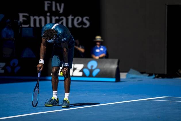 Bilder des Tages - SPORT MELBOURNE, VIC - JANUARY 18: Gael Monfils of France shows the effects of the heat in his second round match during the 2018 Australian Open on January 18, 2018, at Melbourne Park Tennis Centre in Melbourne, Australia. (Photo by Jason Heidrich Icon Sportswire) TENNIS: JAN 18 Australian Open Icon1801184149 EDITORIAL USE ONLY