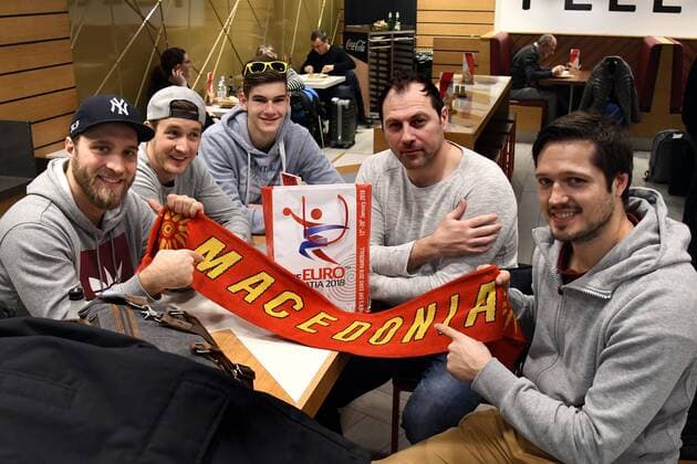 Zagreb Croatia town 18 1 2018 men handball European Championship 2018 none off sitting fans from Ratingen to Düsseldorf set a group of handball fans from Ratingen, NRW waits on Zagreb airport in vain on the flight to Düsseldorf is because of the bad weather in North Rhine-Westphalia Airport Düsseldorf locked nobody knows how it goes now
