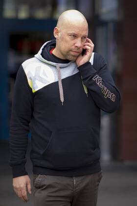 Axel Kromer with Mobile Smartphone in hand at the departure check-out of the German national team after Varazdin preliminary round handball EHF euro 2018 18 01 18 Zagreb Croatia Zagreb arena Copyright: xAgentur54Gradx xFelixxKoenigx