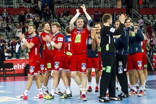 180118 Norway s Magnus Gullerud thank the audience with teammates after the handball match between Serbia and Norway during Handball CHAMPIONSHIPS on 18 January 2018 2018 in Zagreb  Copyright: LUDVIGxTHUNMAN BB180118LT101