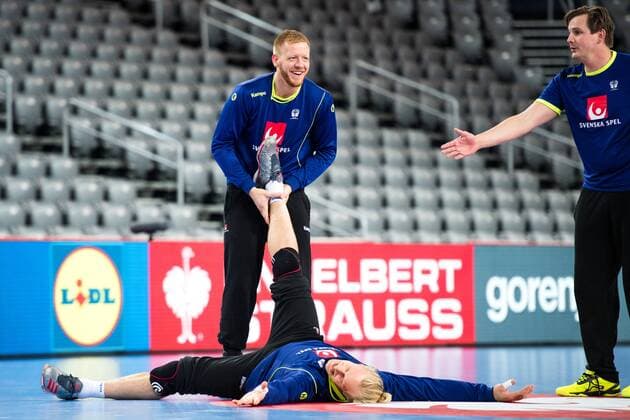 180119 Sweden s Jim gottfridsson and malvakt Mikael Appelgren in a workout with the Swedish national team handball Handball CHAMPIONSHIPS on 19 January 2018 2018 in Zagreb  Copyright: LUDVIGxTHUNMAN BB180119LT065