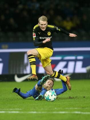 Themen der Woche - SPORT Bilder des Tages Fabian Lustenberger ( Hertha BSC Berlin 28 ) Andre Schuerrle ( Borussia Dortmund 21 ), Hertha BSC Berlin vs. Borussia Dortmund, 1.Bundesliga, Fussball, 19.01.2018, Berlin *** Fabian Lustenberger Hertha BSC Berlin 28 Andre Schuerrle Borussia Dortmund 21 Hertha BSC Berlin vs Borussia Dortmund 1 Bundesliga football 19 01 2018 Berlin Copyright: xLanger Eibner-Pressefotox EP_HLR